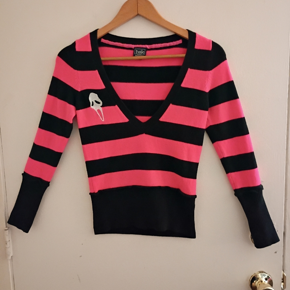 Twik V-Neck Knit Top